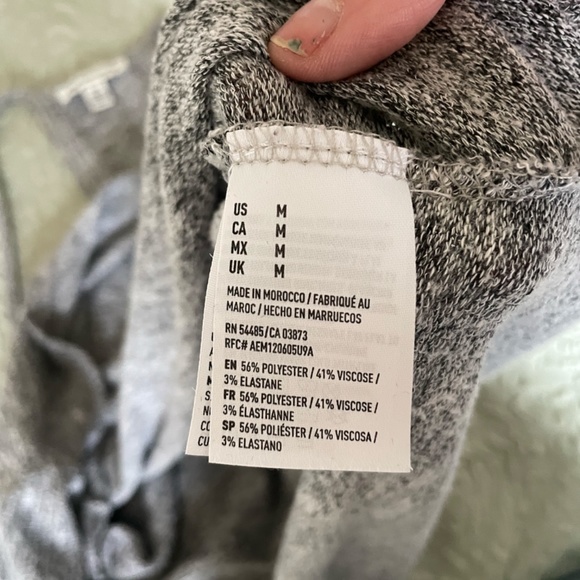 American Eagle Grey Sweater Razor Back Top Size Medium - Picture 5 of 6